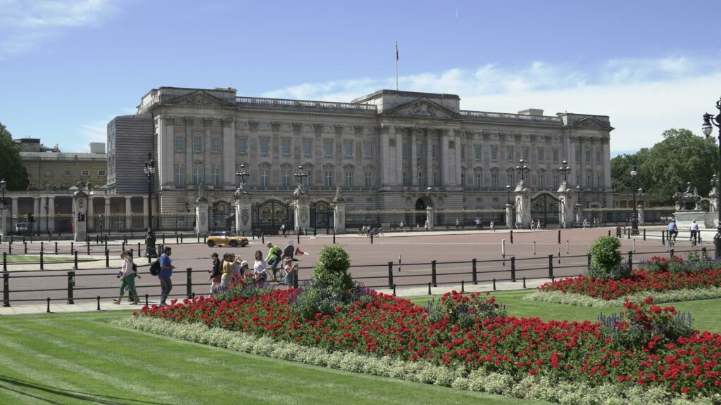 garden in front of the buckingham palace london united kingdom